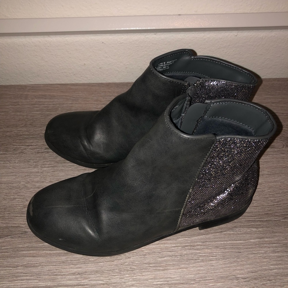 Girls grey size 5 boots